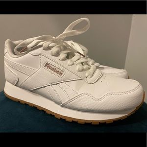 Reebok women’s classic leather sneaker with Ortholite | size